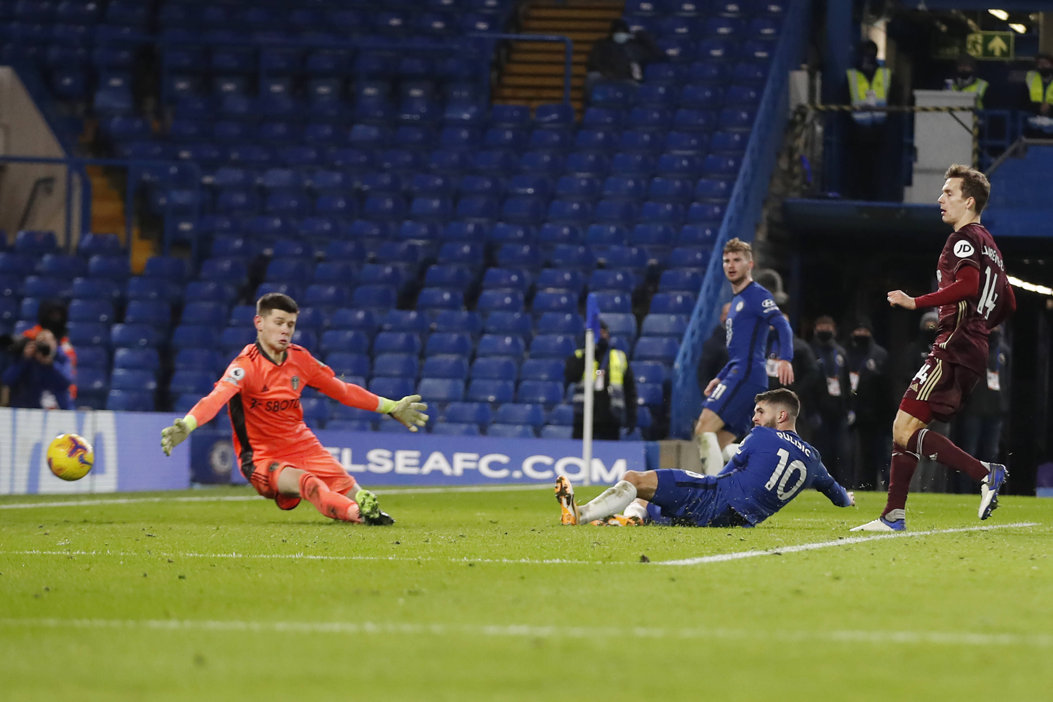 还迫使他们 还迫使他们