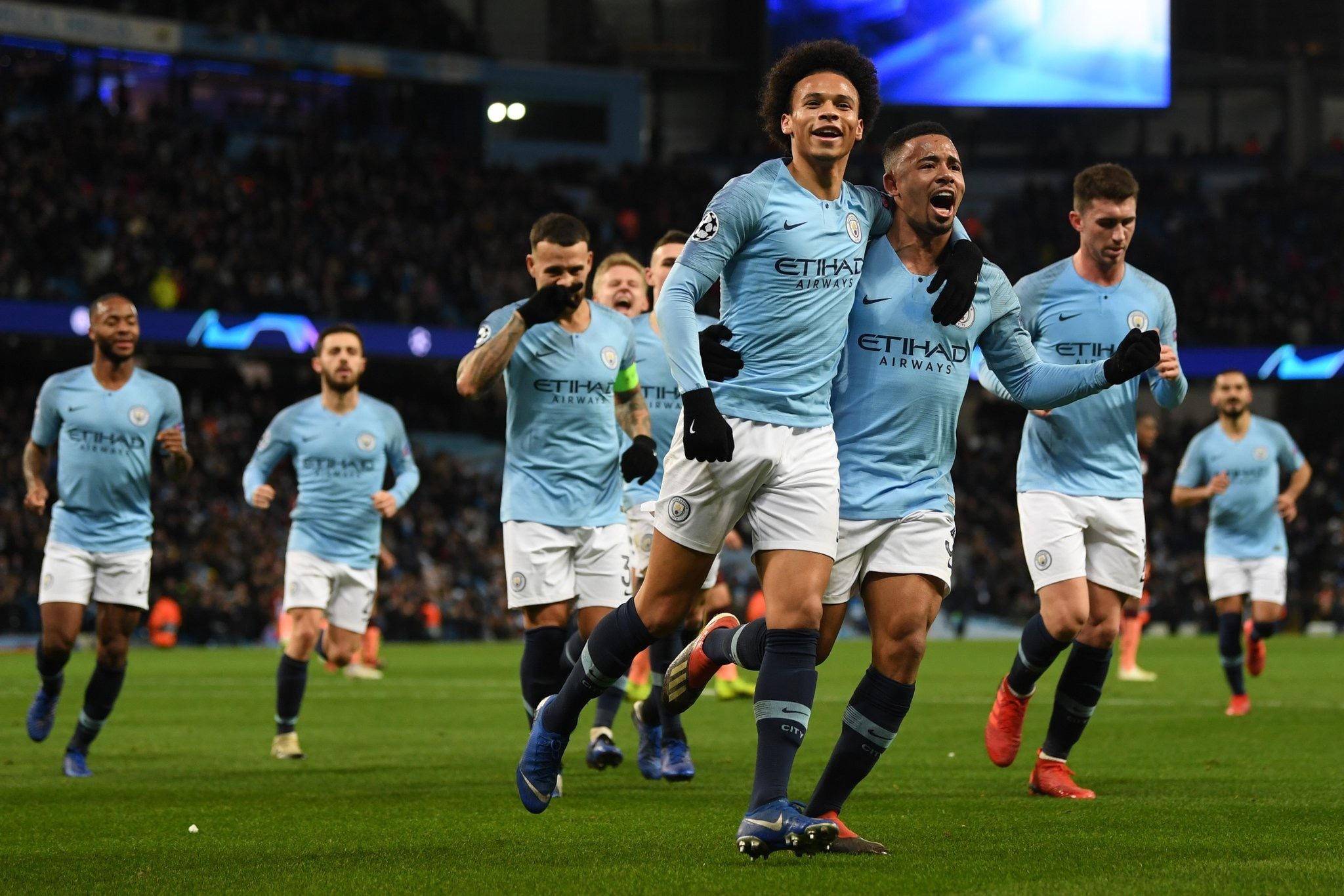 牵引下显得 牵引下显得